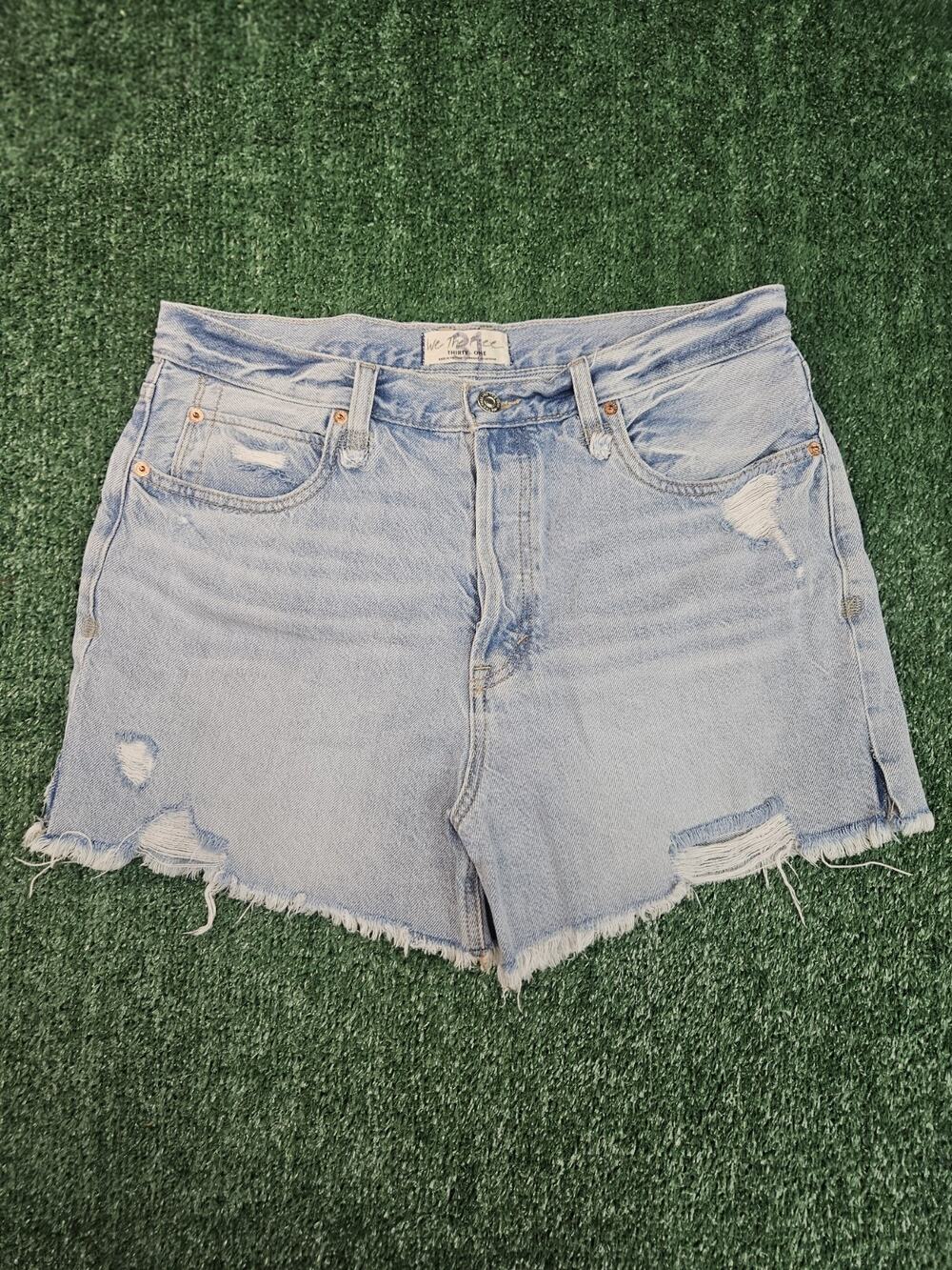 Free People We The Free Distressed Lite Blue Denim Shorts Womens 31 Raw Jorts